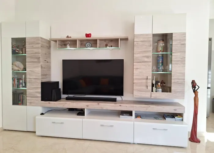 Znjan 50m ----seasun&relax---- Location דירה