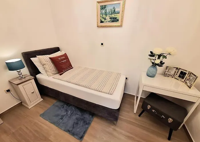 Znjan 50m ----seasun&relax---- Location דירה ספליט